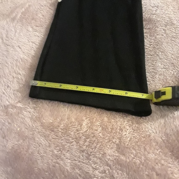 Black sweatshirt with flared out sleeves. - Picture 4 of 6